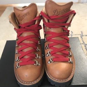 Danner Mountain Light Cascade Boots